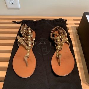 Ash Mumbai sandal